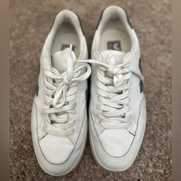 Veja V-12 Sneaker - Picture 5 of 9